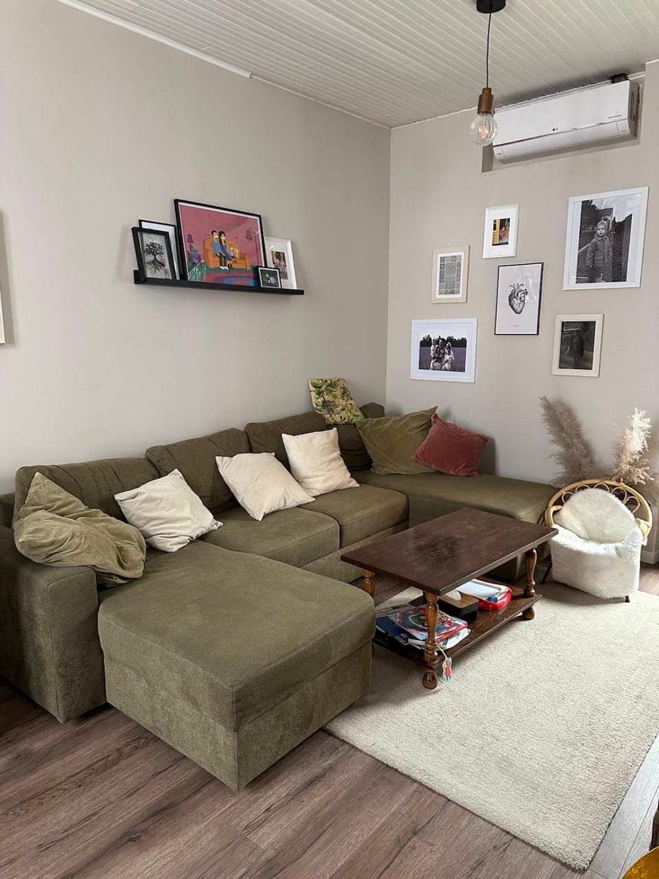 Living room, Seating area, air conditioner