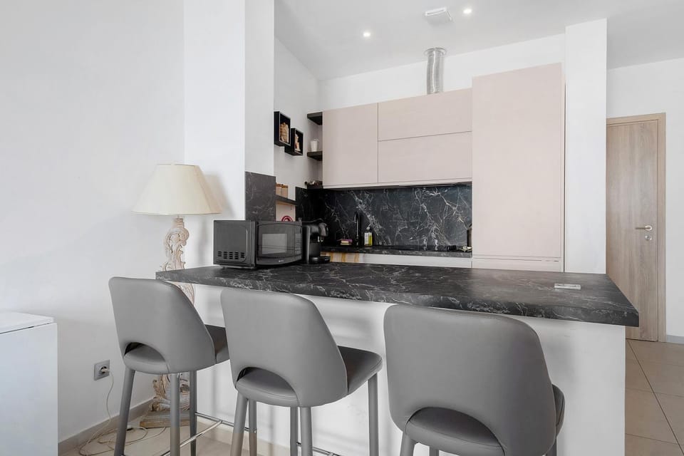 Property building, Kitchen or kitchenette, Living room