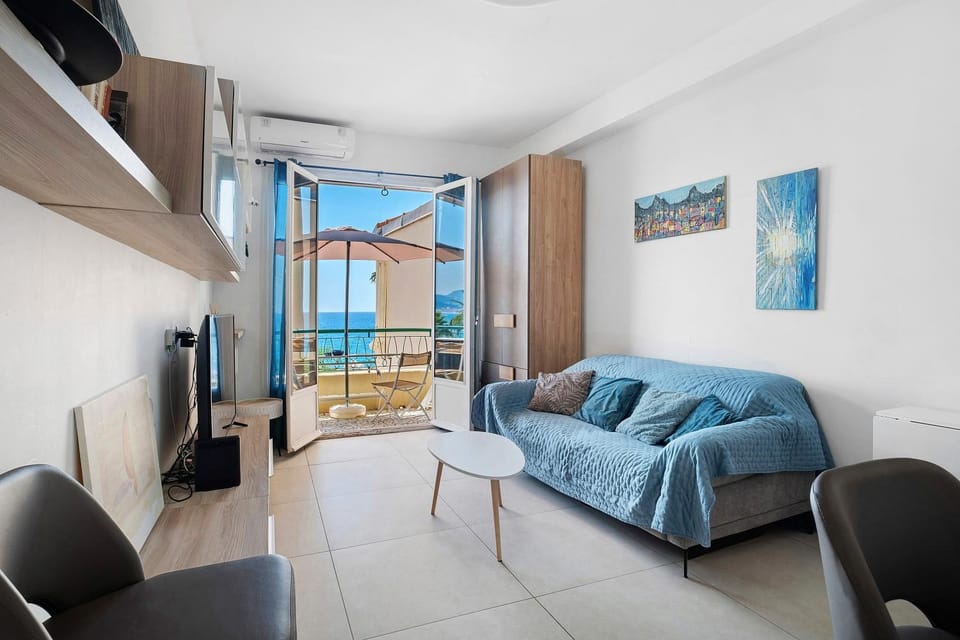 Promenade des Anglais Apartment in Nice