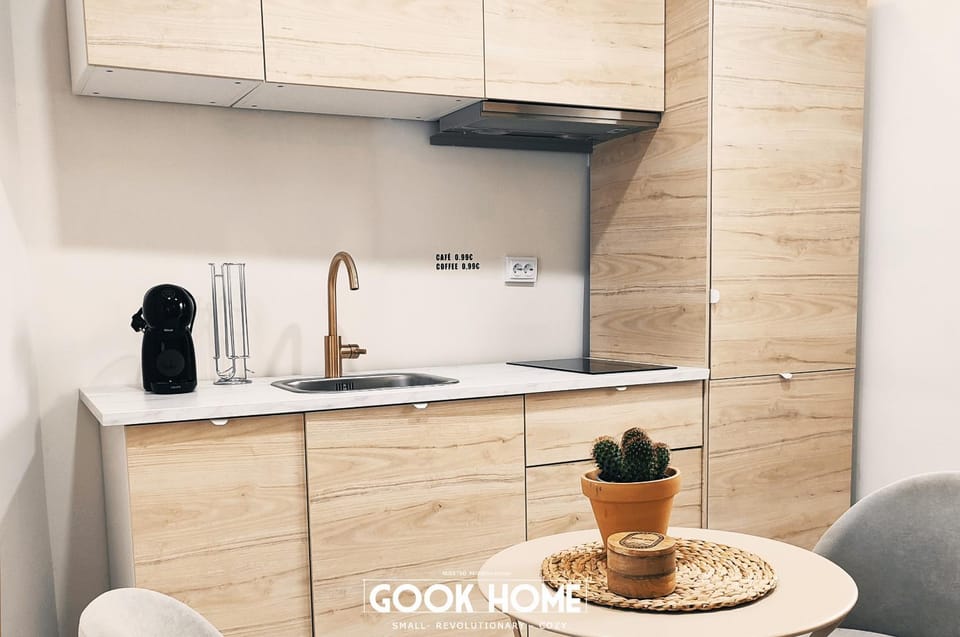 Kitchen or kitchenette, Dining area, kitchen