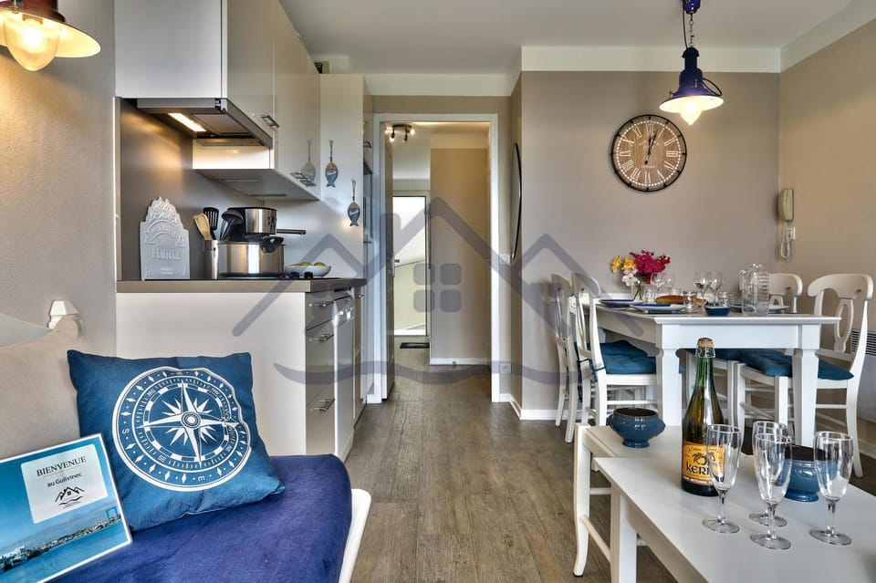Kitchen or kitchenette, Living room, Dining area