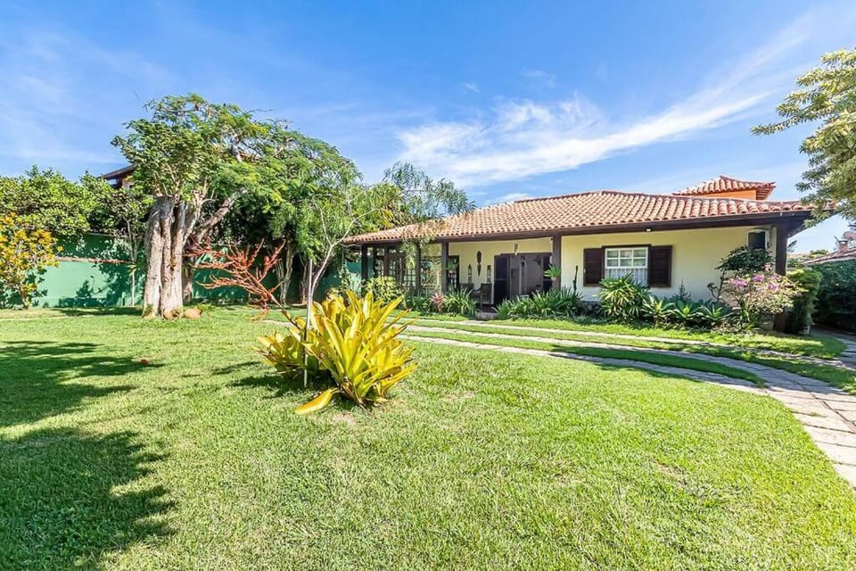 Linda casa em Búzios a 50 m da Praia da Ferradura. House in Armacao dos Buzios