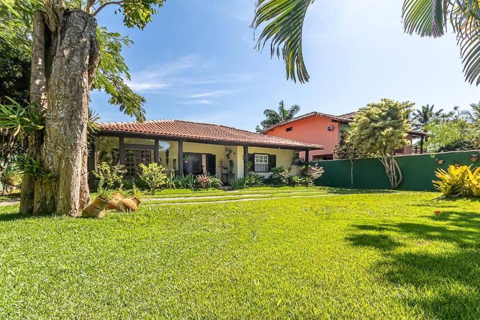 Linda casa em Búzios a 50 m da Praia da Ferradura. House in Armacao dos Buzios