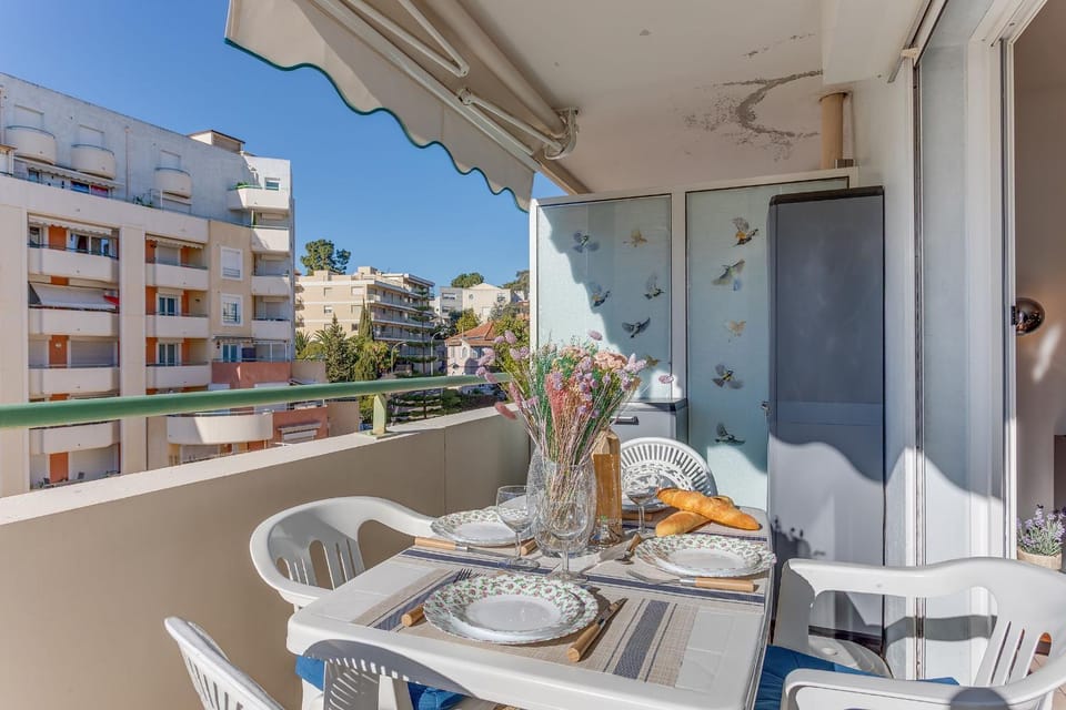 Patio, Dining area