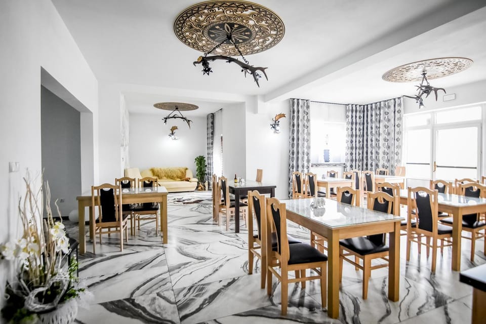 Restaurant/places to eat, Seating area
