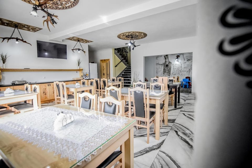 Restaurant/places to eat, Dining area