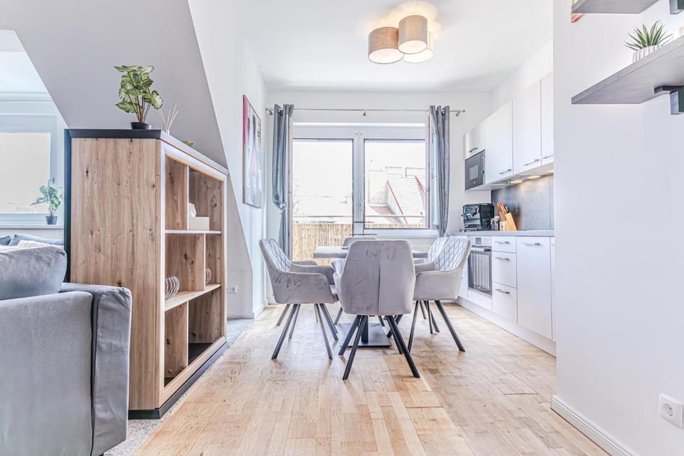Kitchen or kitchenette, Seating area, Dining area
