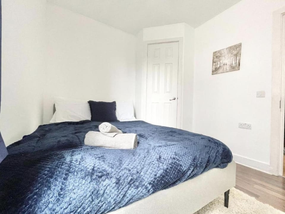 Cozy Southampton Retreat: Free Parking for Contractors, Families, and Tourists Apartment in Southampton