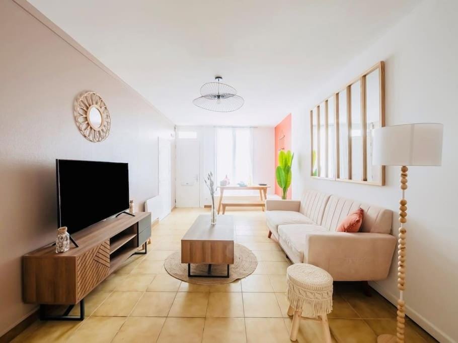 Communal lounge/ TV room, TV and multimedia, Living room, Seating area