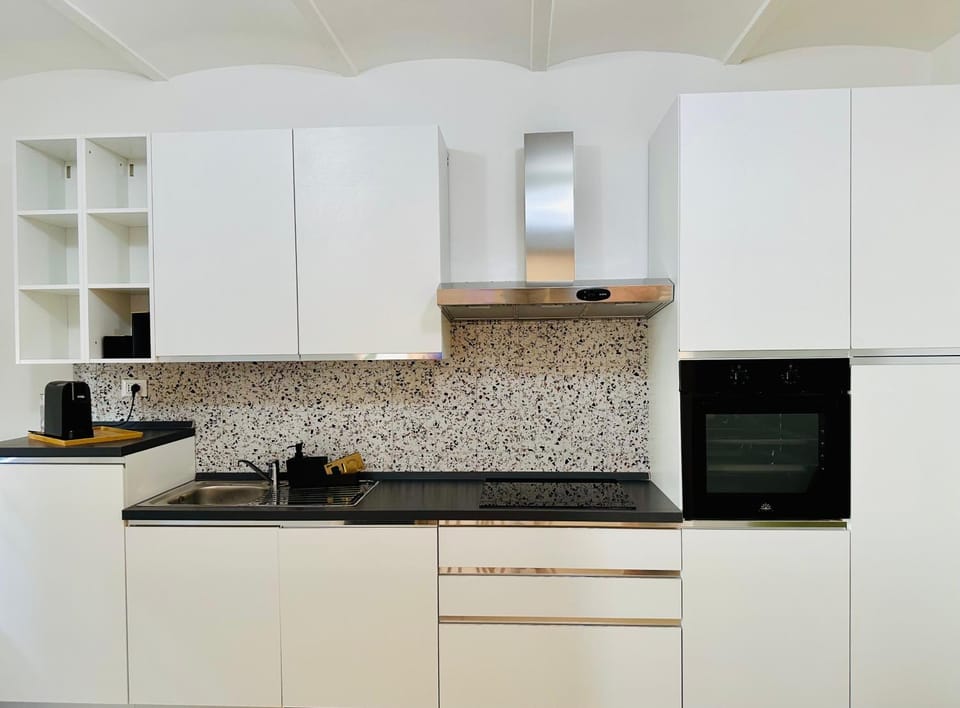 Coffee/tea facilities, dishwasher, pet friendly, stove