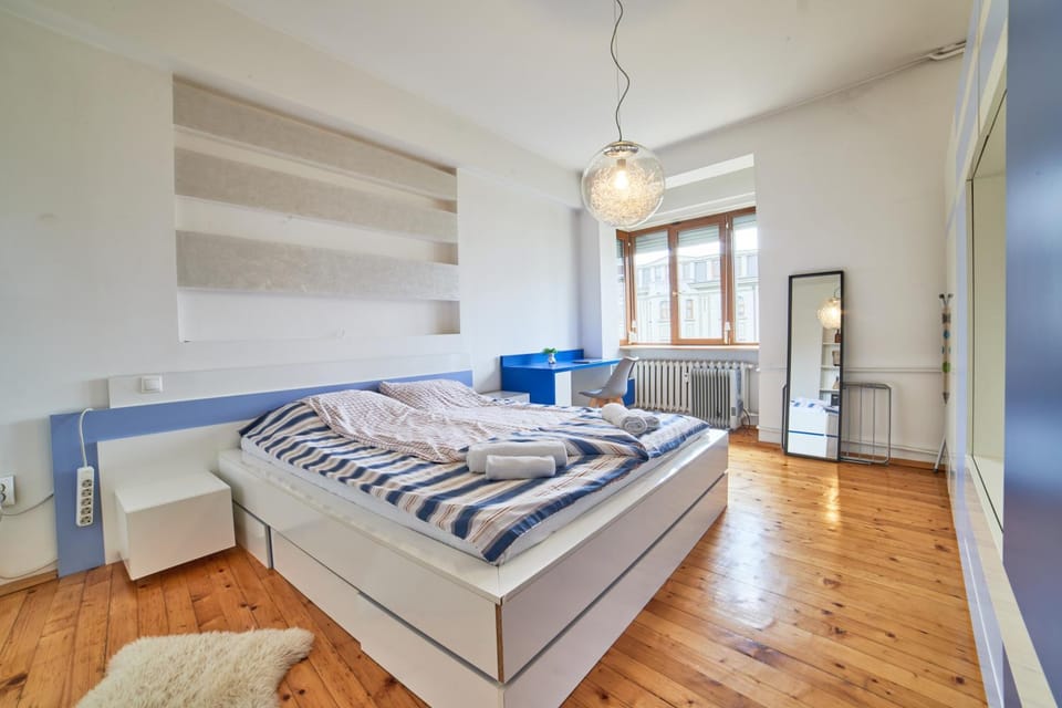 Bedroom, Street view, wardrobe