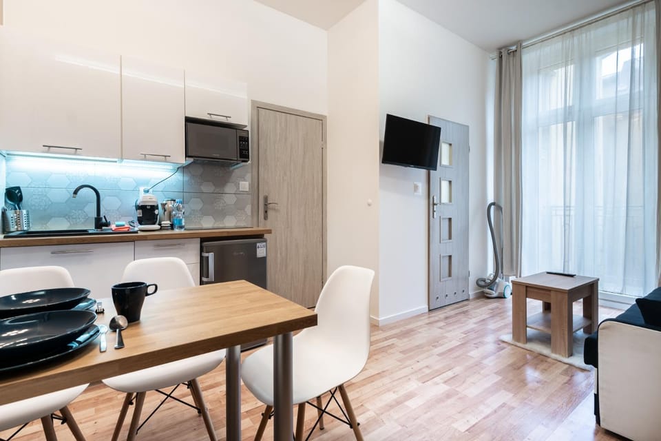 TV and multimedia, Kitchen or kitchenette, Living room, stove
