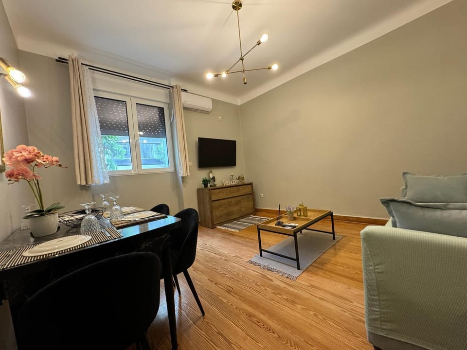 Aiolos kolonaki suite 8 near Hilton Apartment in Athens
