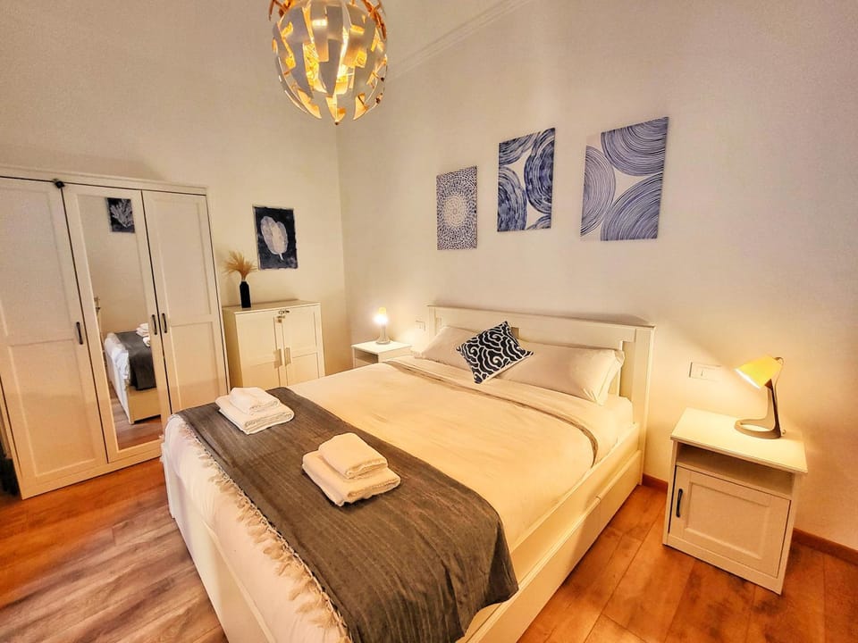 Bed, Photo of the whole room, Bedroom, towels, wardrobe