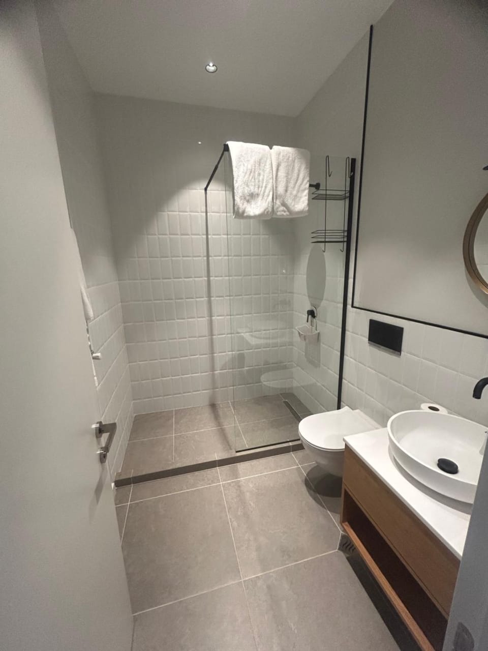 Shower, Toilet