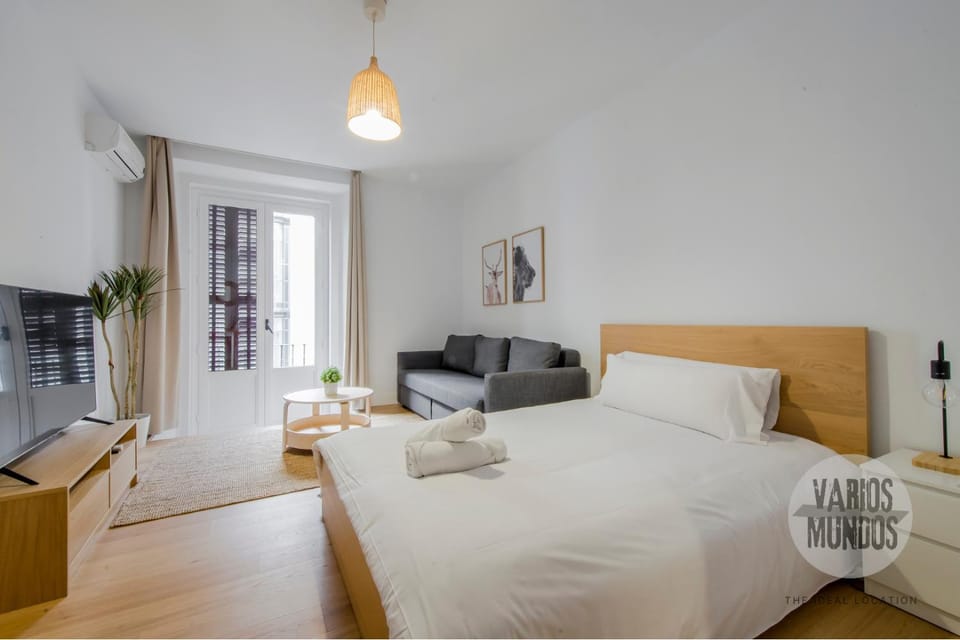 TV and multimedia, Photo of the whole room, Bedroom