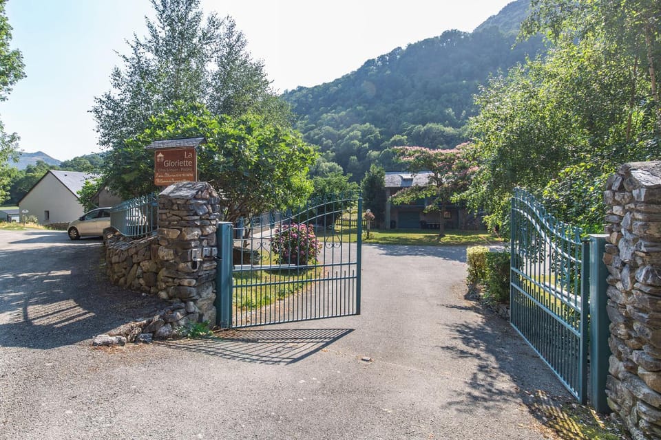 Neighbourhood, Natural landscape, Mountain view