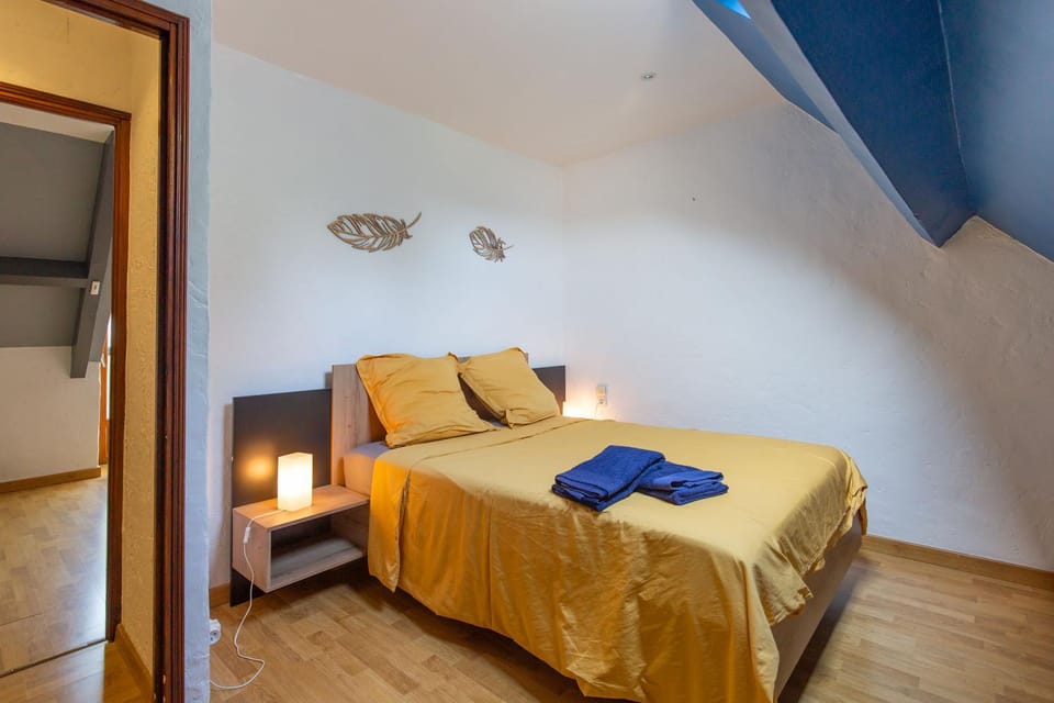 Bed, Photo of the whole room, Bedroom
