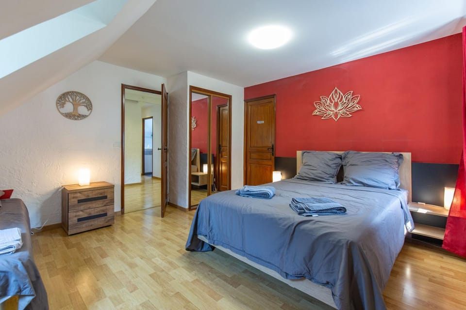 Bed, Photo of the whole room, Bedroom, wardrobe
