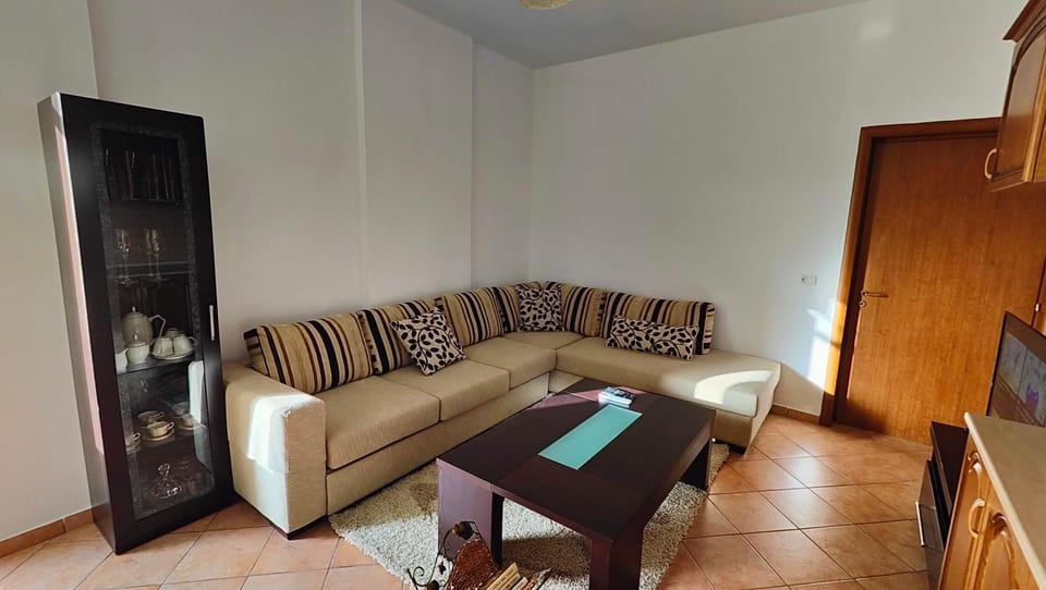 TV and multimedia, Living room, Seating area, Evening entertainment