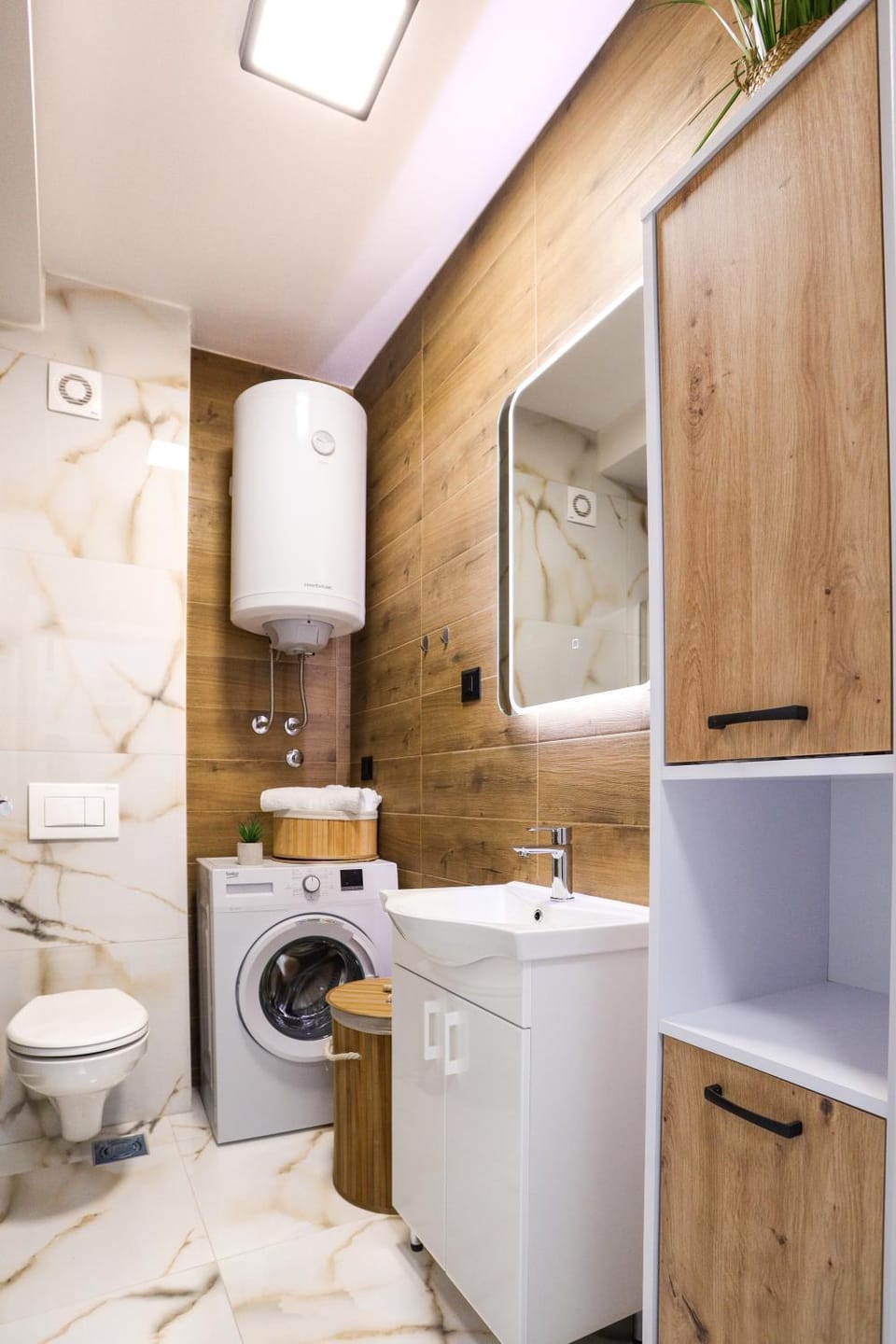 Shower, Toilet, Bathroom, towels, washing machine