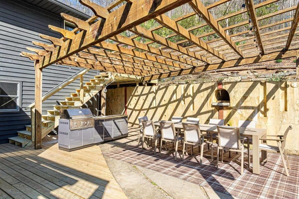 7k sq ft Mountain Estate -The Most Epic Experience House in Swannanoa