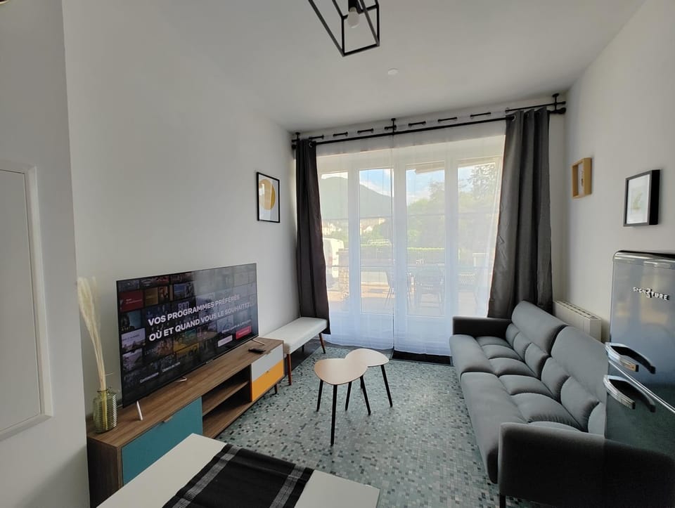 Communal lounge/ TV room, TV and multimedia