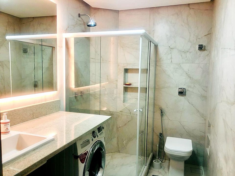 Shower, Toilet, Bathroom, towels, washing machine