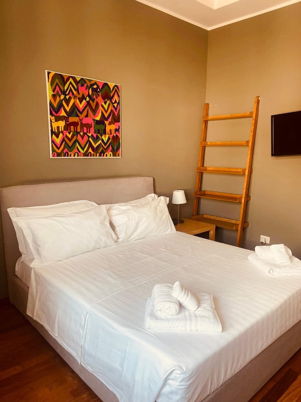 Bed, Photo of the whole room, Bedroom, towels