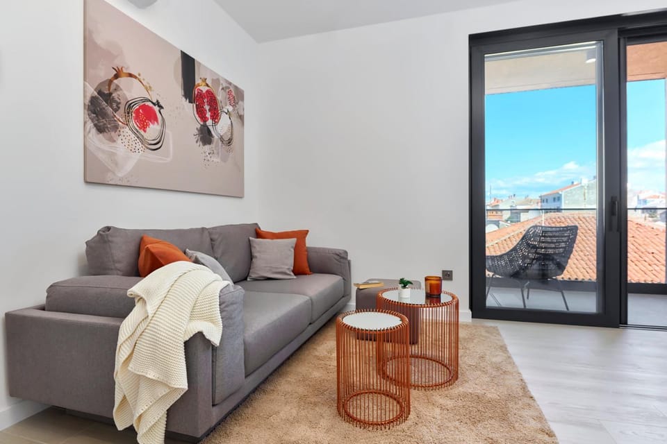 View (from property/room), Balcony/Terrace, Living room, Seating area