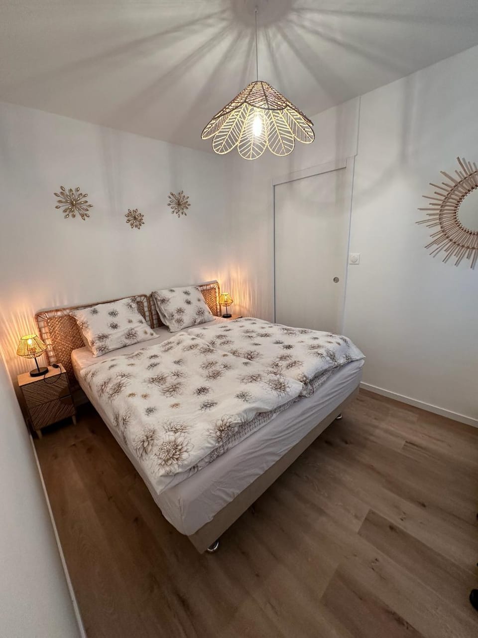 Bed, Decorative detail, Bedroom
