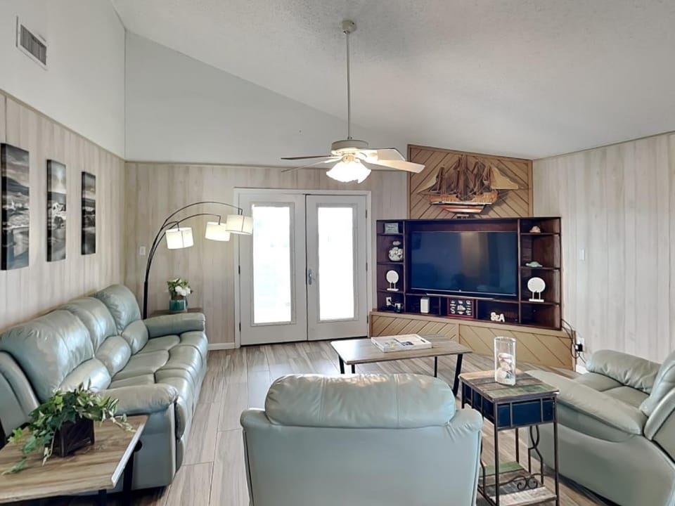 TV and multimedia, Living room, Seating area, furniture