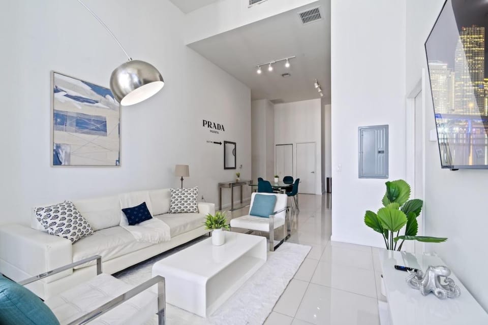 Icon 1 Bed With Water Views 16 ft Ceilings and Free Spa Access Apartment in Brickell