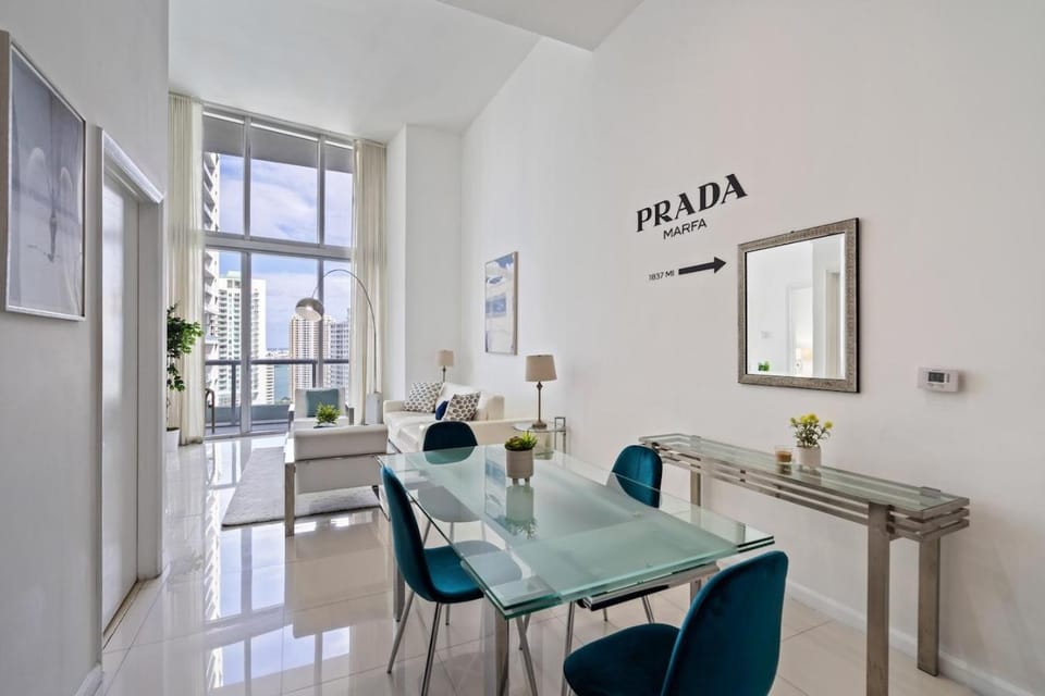 Icon 1 Bed With Water Views 16 ft Ceilings and Free Spa Access Apartment in Brickell