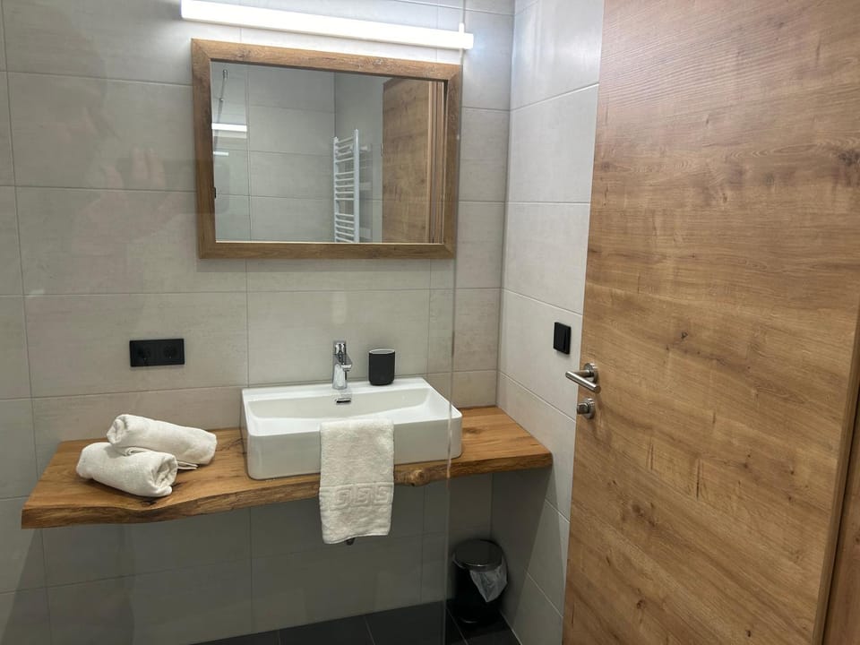 Bathroom, towels