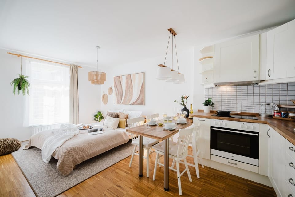 Bed, Kitchen or kitchenette, Photo of the whole room, Seating area, Bedroom, stove