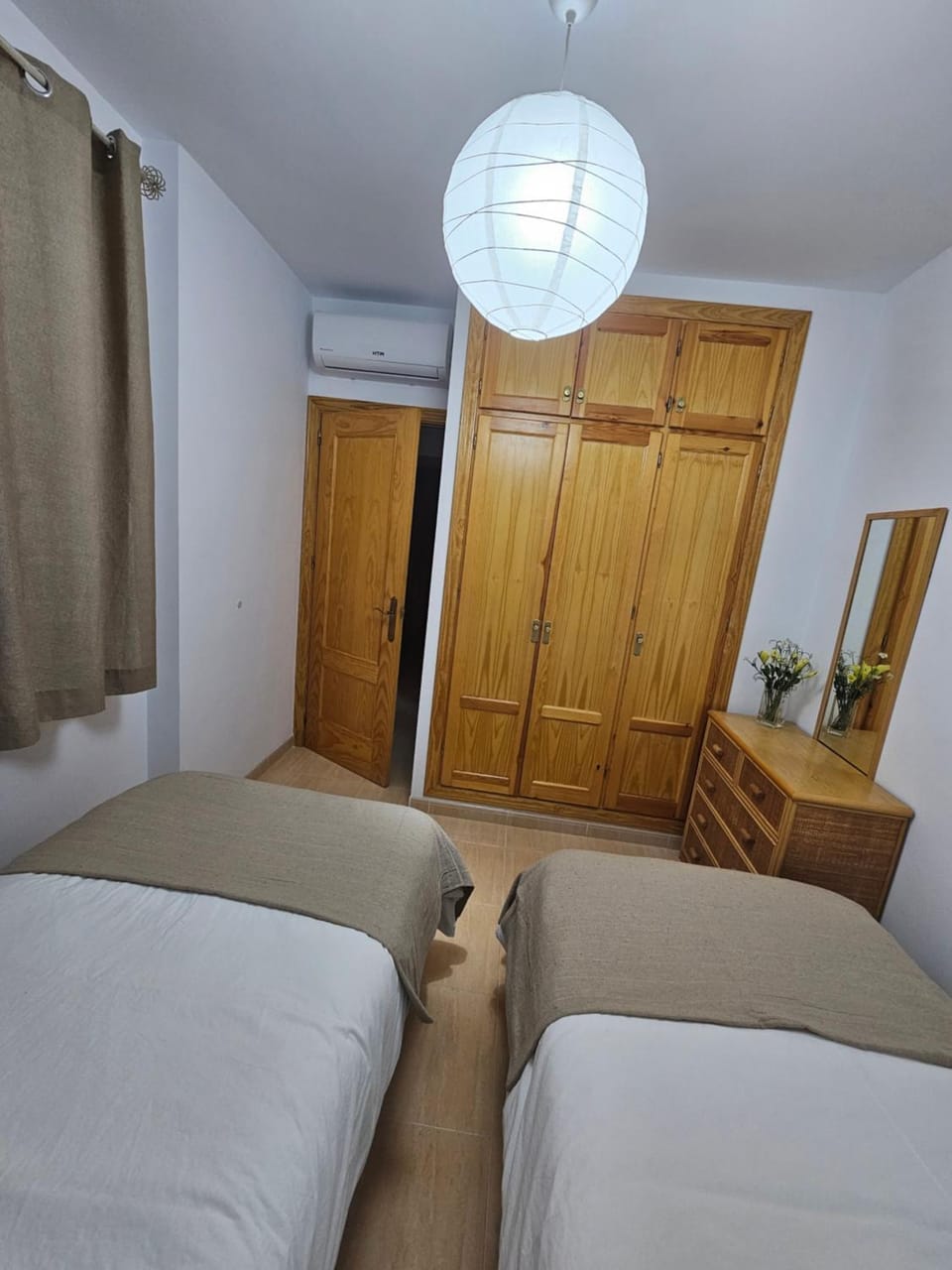 Bedroom, air conditioner