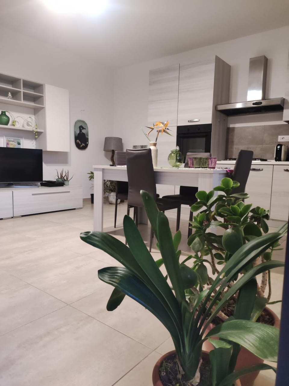 Dining area, pet friendly, stove
