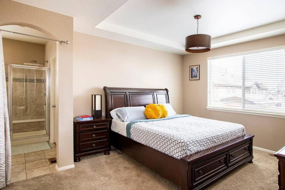 Bed, Bedroom, towels, wardrobe