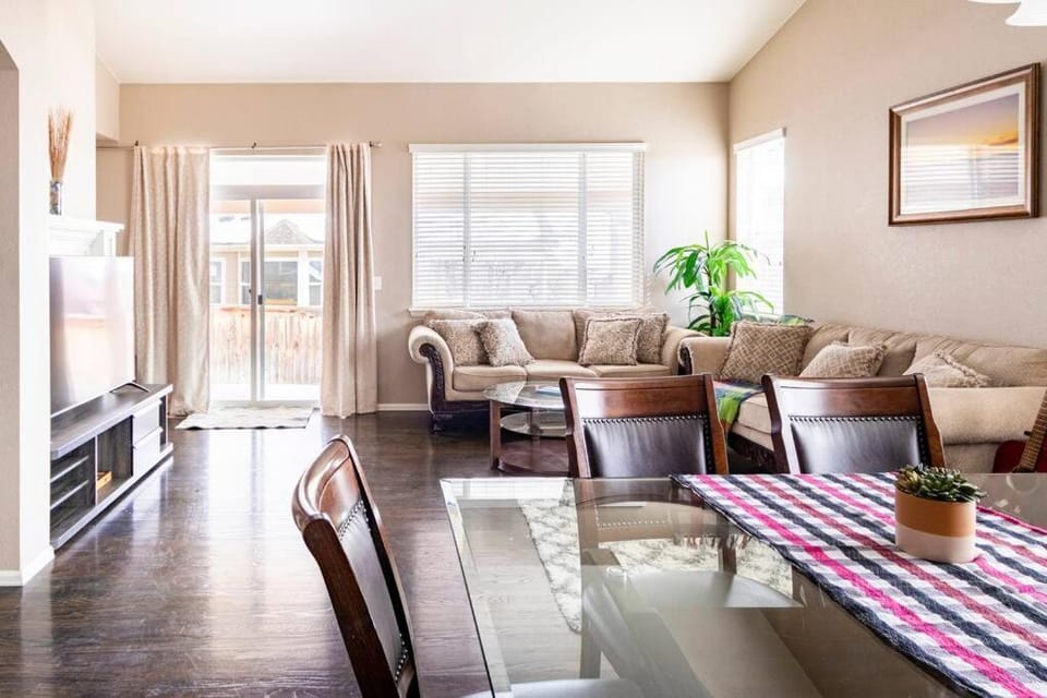 TV and multimedia, Kitchen or kitchenette, Dining area