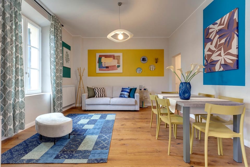 Living room, Dining area