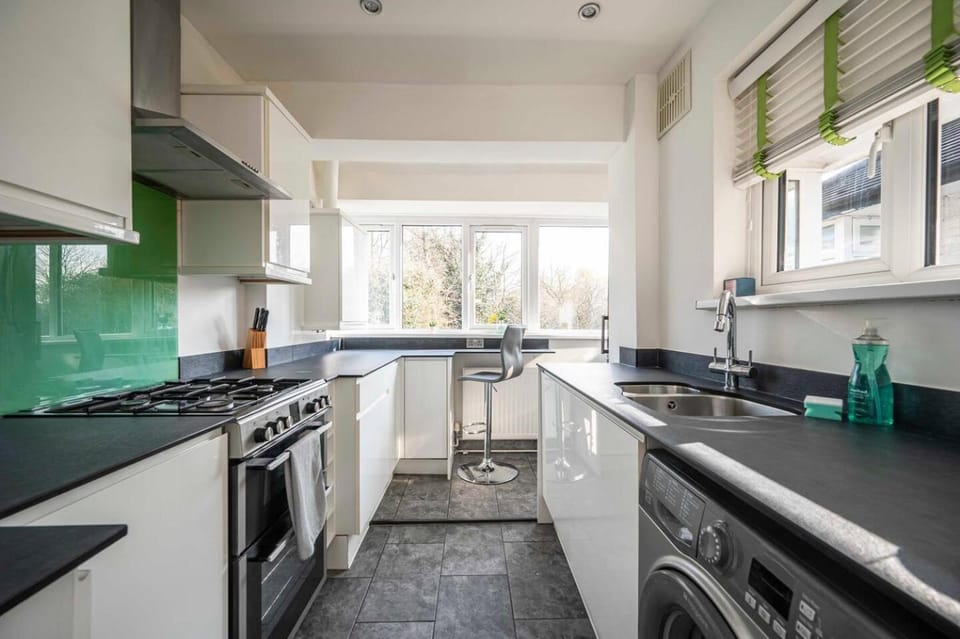 Kitchen or kitchenette, Other, Dining area, dishwasher, oven, stove, toaster