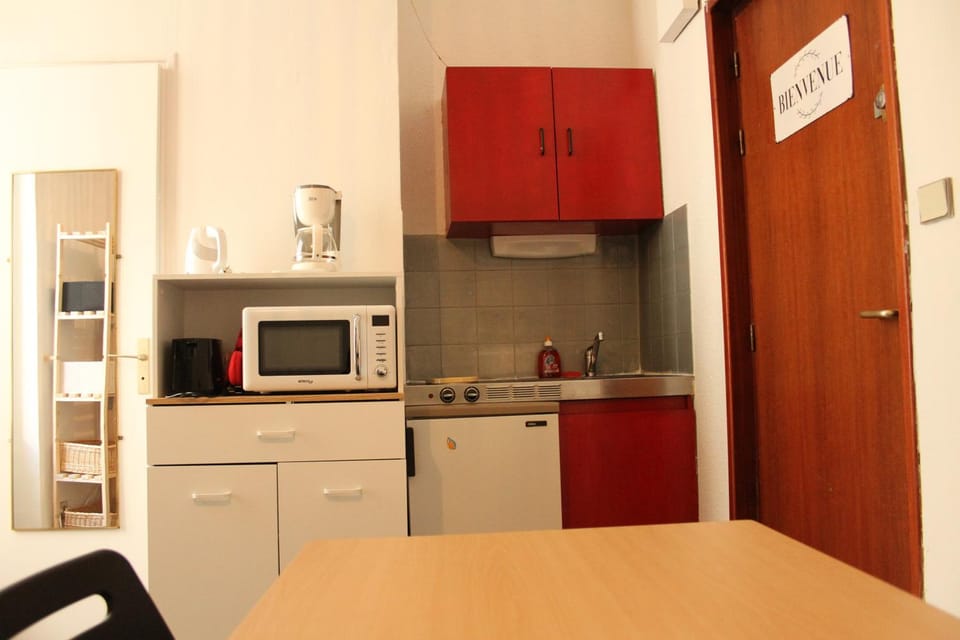 Kitchen or kitchenette