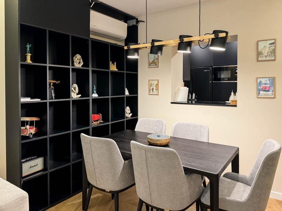 Seating area, Dining area