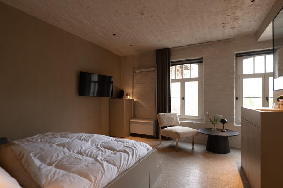 Bed, TV and multimedia, View (from property/room)