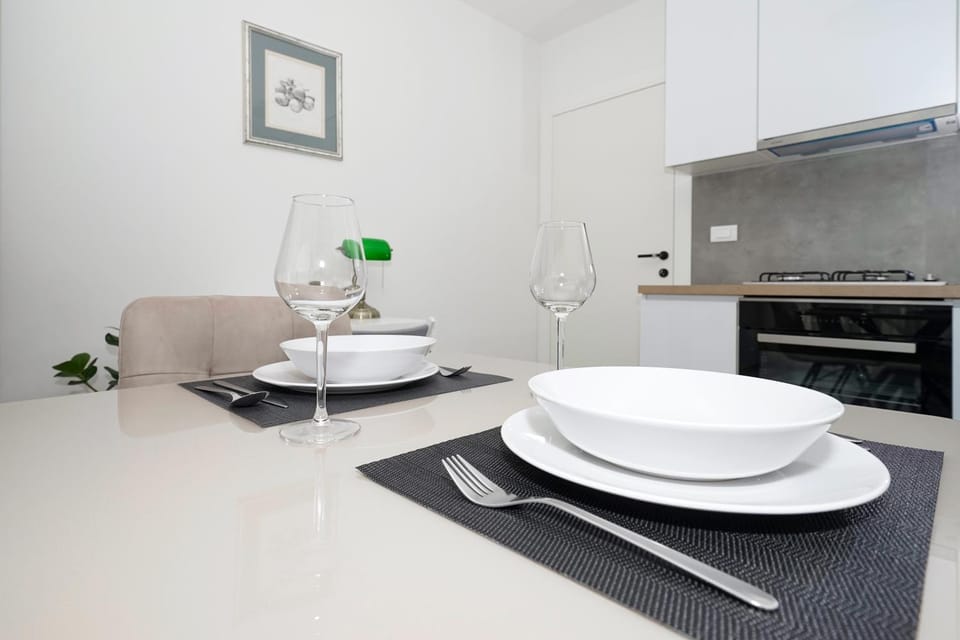 Kitchen or kitchenette, Dining area, pet friendly, stove