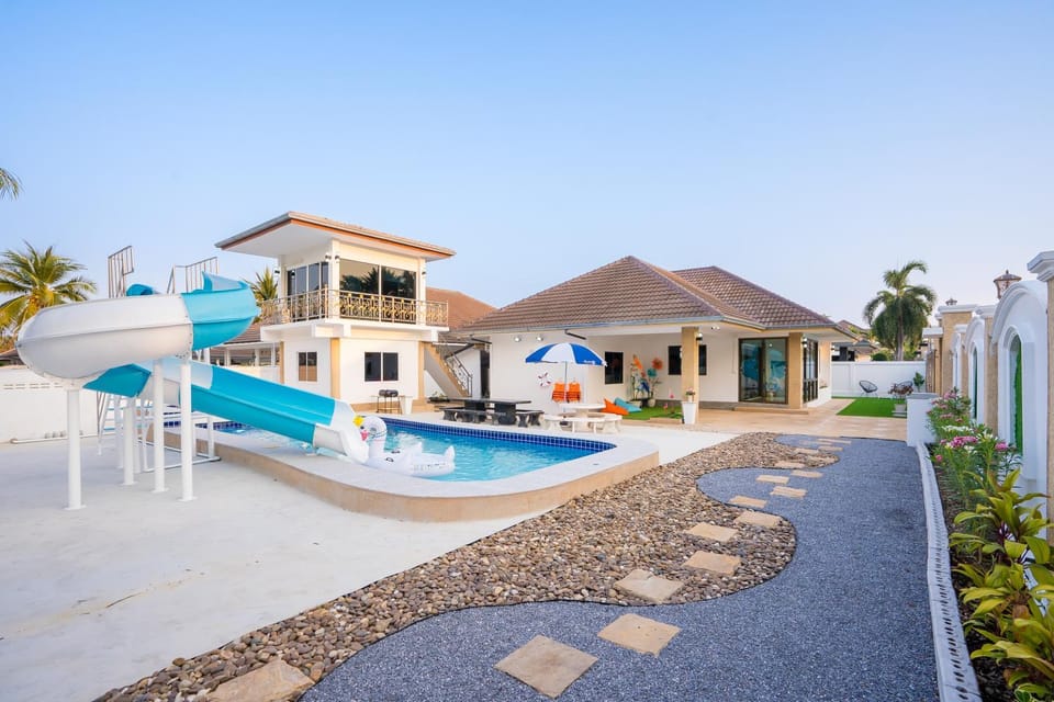 Property building, Garden, Garden view, Pool view, Swimming pool, Swimming pool