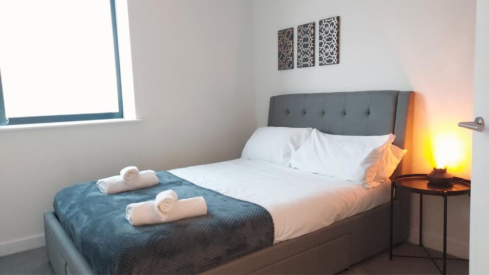 Bed, Bedroom, towels