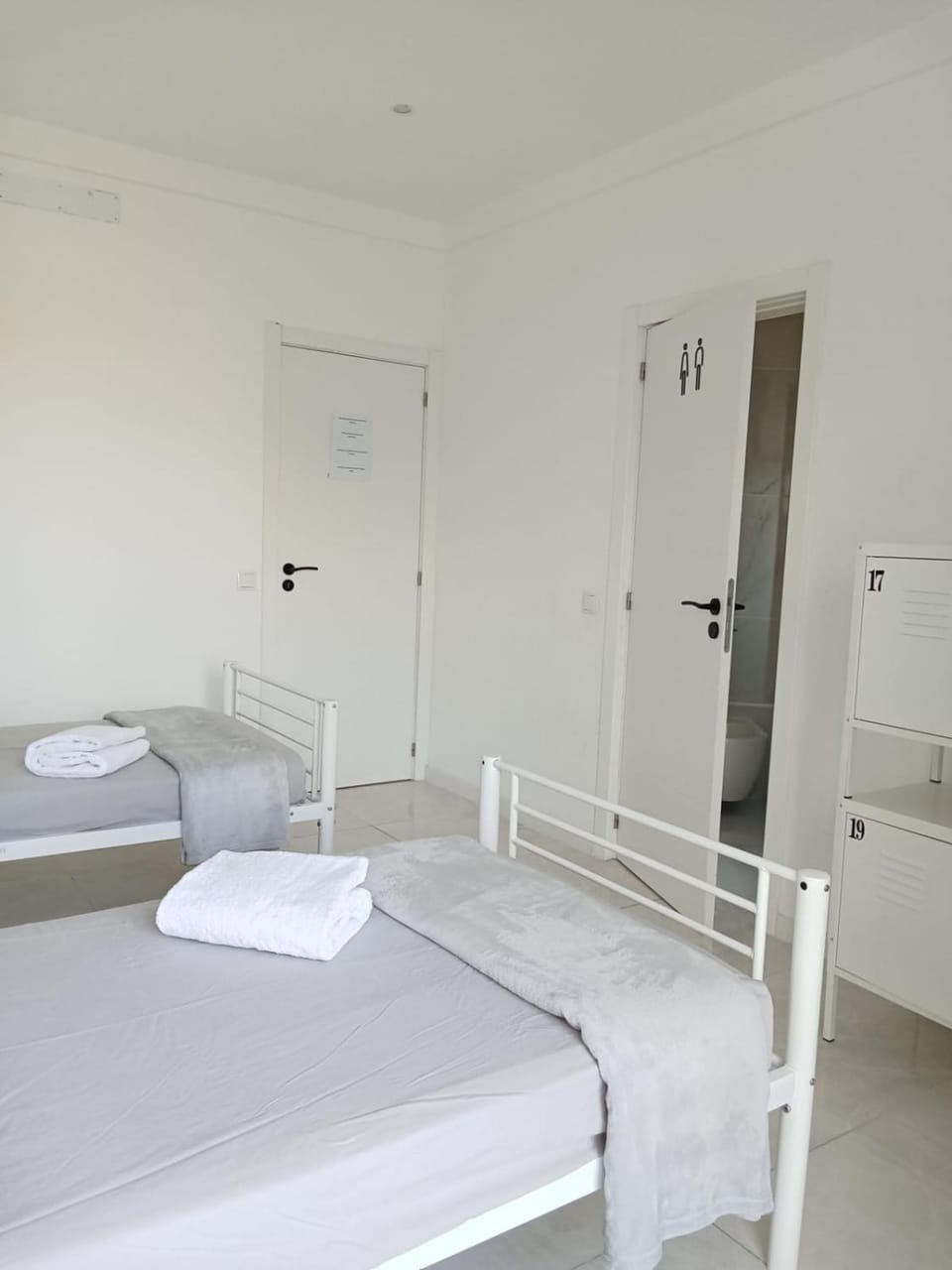 Bedroom, towels