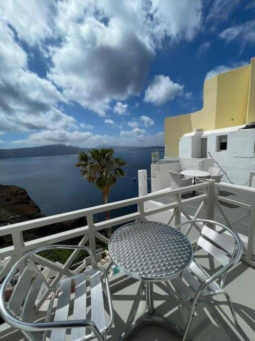 VITAMIN STUDIO House in Oia